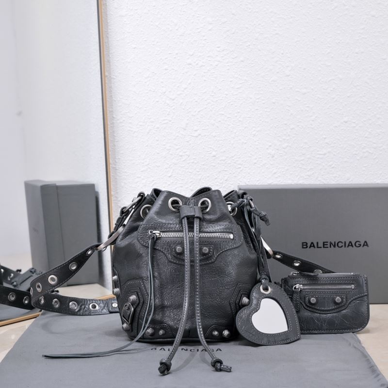 Ba*len*cia*ga bucket bags